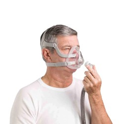 Mascarilla Facial RESMED AirFit F20 en uso hombre