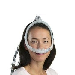 Mascarilla de almohadillas nasales RESMED AirFit P30i puesto